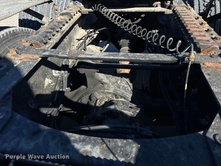 image for item EF2212 2007 Mack CHN semi truck