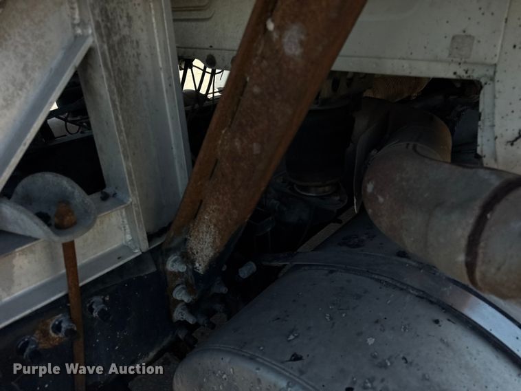 image for item EF2212 2007 Mack CHN semi truck