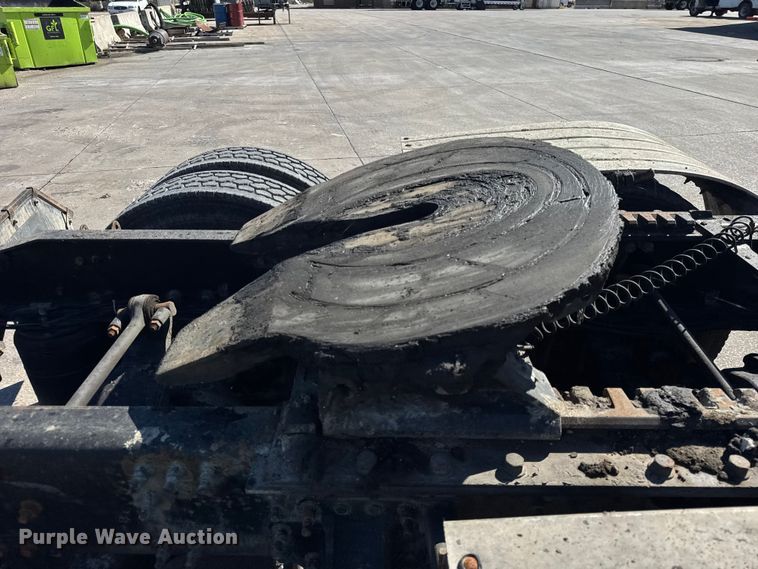 image for item EF2212 2007 Mack CHN semi truck