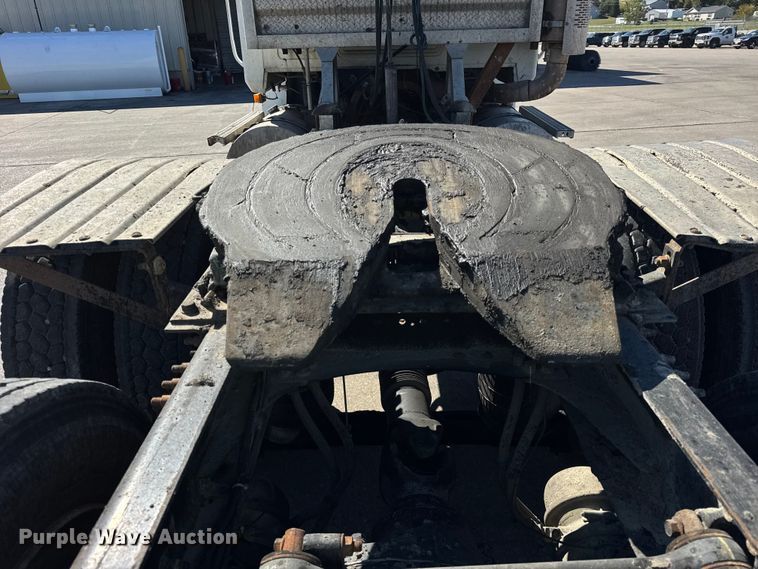 image for item EF2212 2007 Mack CHN semi truck