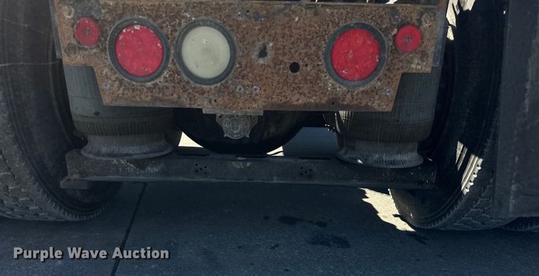 image for item EF2212 2007 Mack CHN semi truck