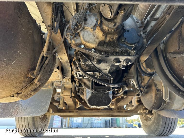 image for item EF2212 2007 Mack CHN semi truck