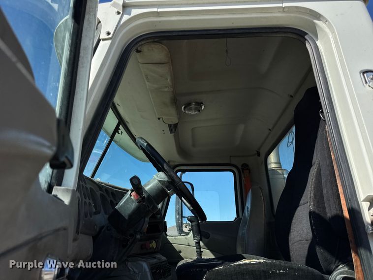 image for item EF2212 2007 Mack CHN semi truck