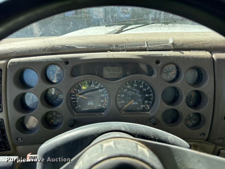 image for item EF2212 2007 Mack CHN semi truck