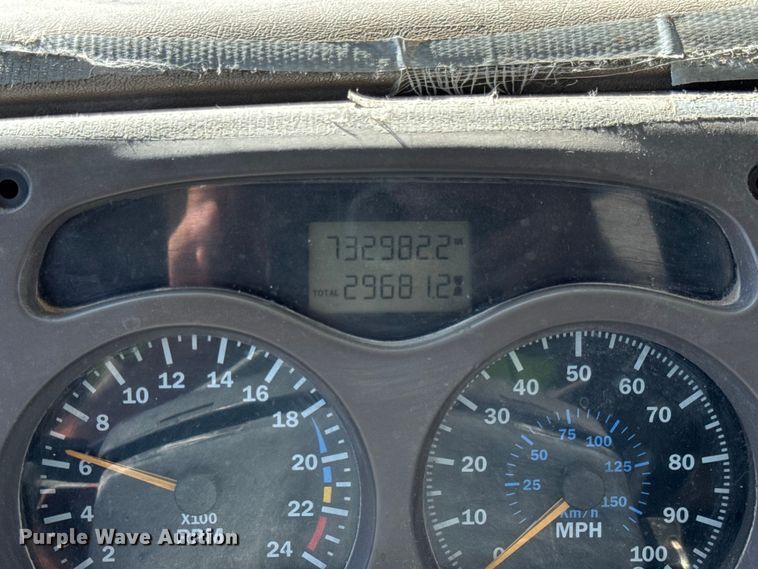 image for item EF2212 2007 Mack CHN semi truck