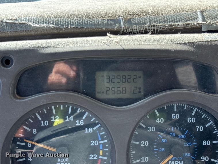 image for item EF2212 2007 Mack CHN semi truck