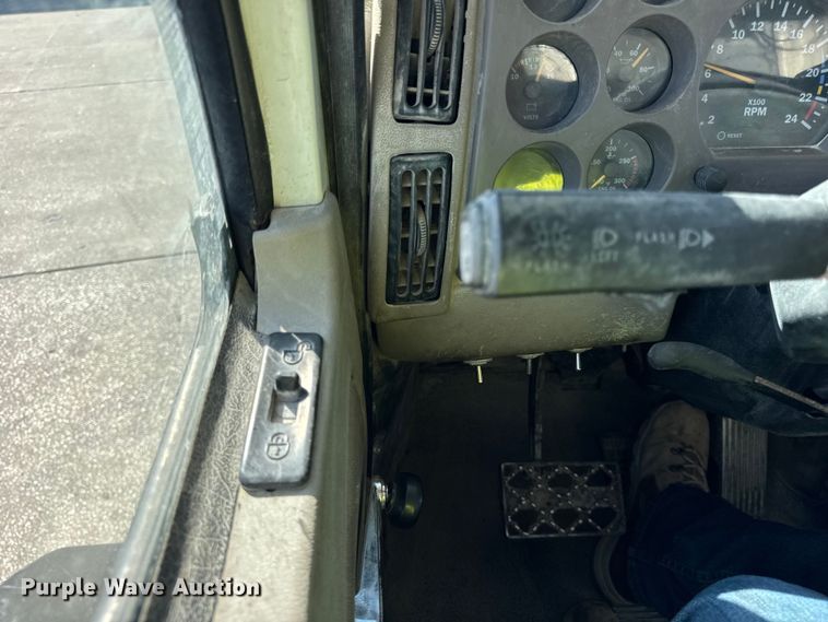 image for item EF2212 2007 Mack CHN semi truck