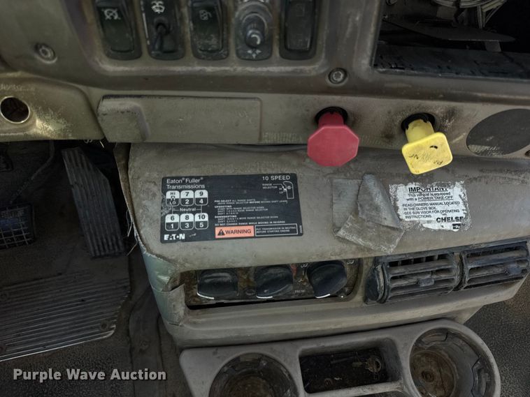 image for item EF2212 2007 Mack CHN semi truck