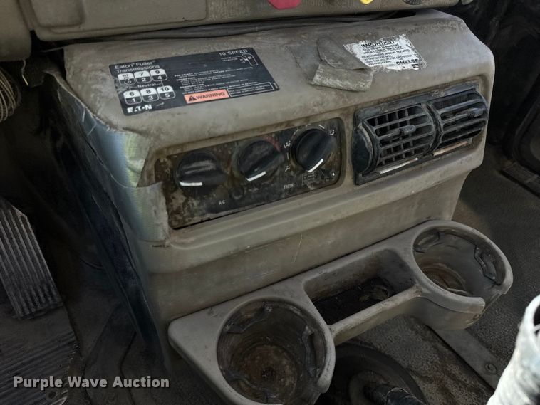 image for item EF2212 2007 Mack CHN semi truck