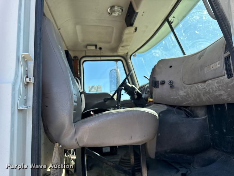 image for item EF2212 2007 Mack CHN semi truck