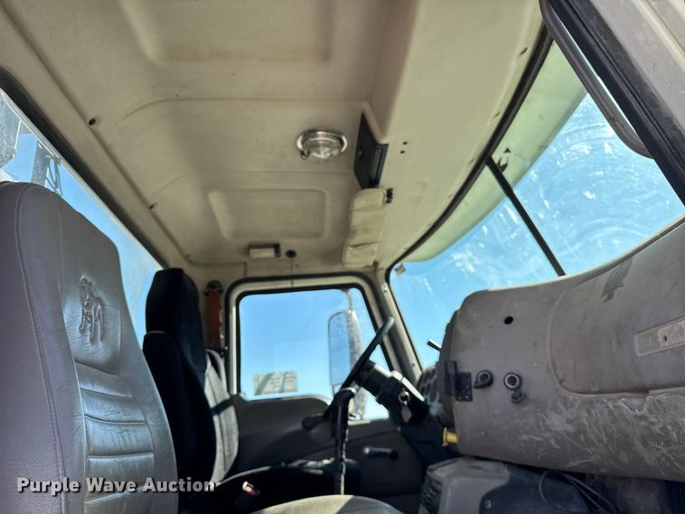 image for item EF2212 2007 Mack CHN semi truck