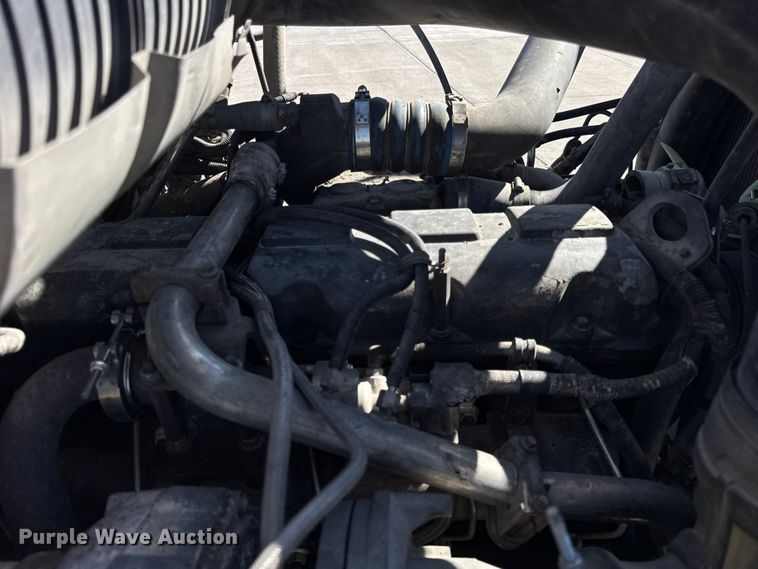 image for item EF2212 2007 Mack CHN semi truck