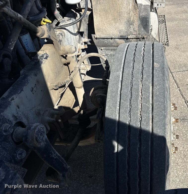 image for item EF2212 2007 Mack CHN semi truck