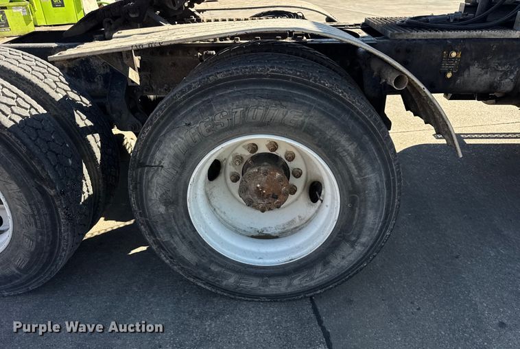 image for item EF2212 2007 Mack CHN semi truck