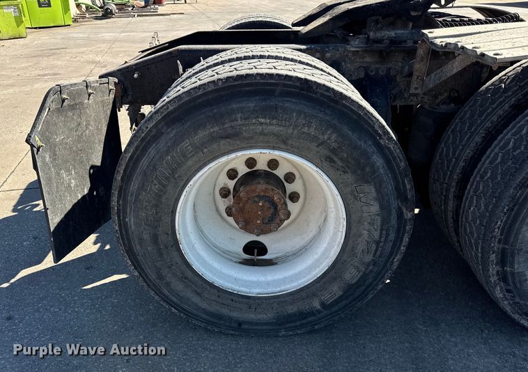 image for item EF2212 2007 Mack CHN semi truck