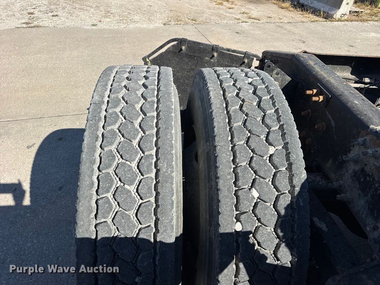 image for item EF2212 2007 Mack CHN semi truck