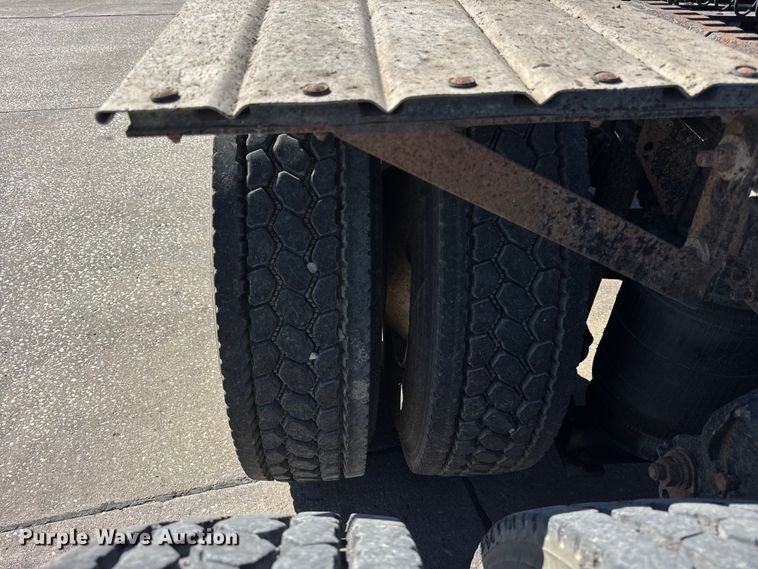 image for item EF2212 2007 Mack CHN semi truck