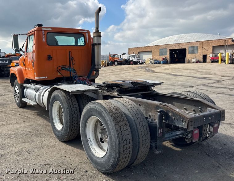 image for item EF2221 2000 International F-2574 semi truck