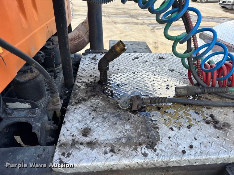 image for item EF2221 2000 International F-2574 semi truck