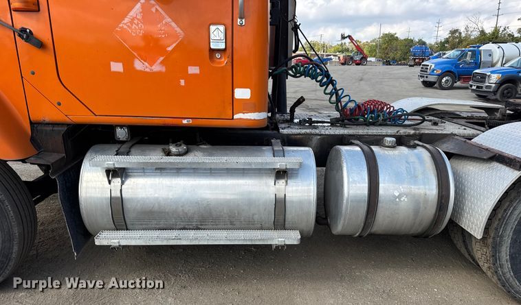 image for item EF2221 2000 International F-2574 semi truck