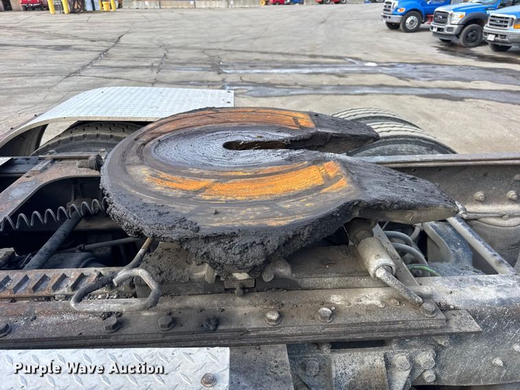 image for item EF2221 2000 International F-2574 semi truck