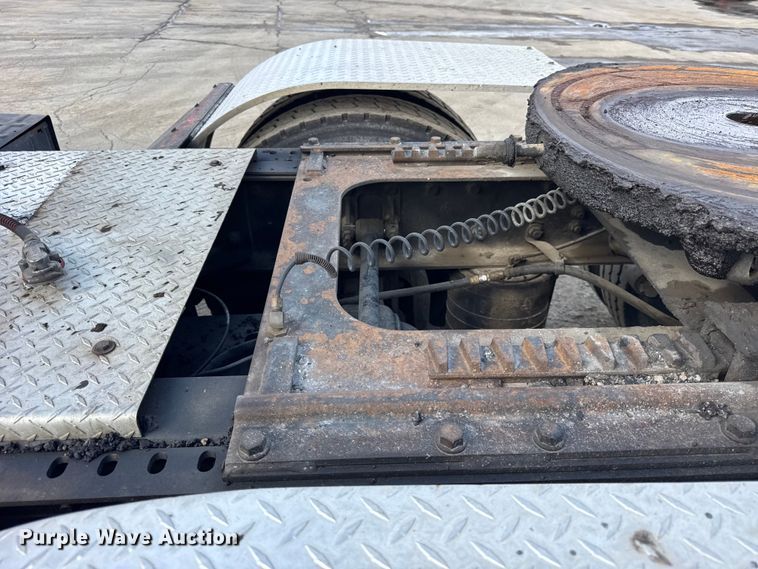 image for item EF2221 2000 International F-2574 semi truck