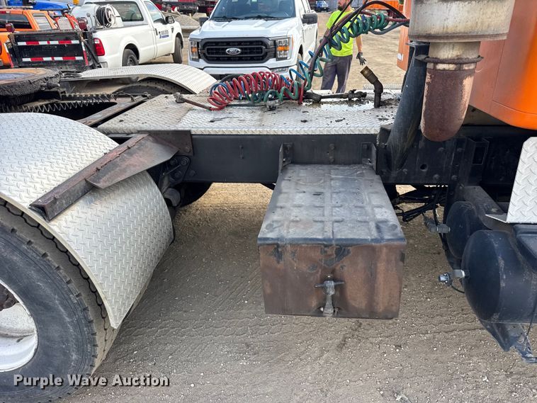 image for item EF2221 2000 International F-2574 semi truck