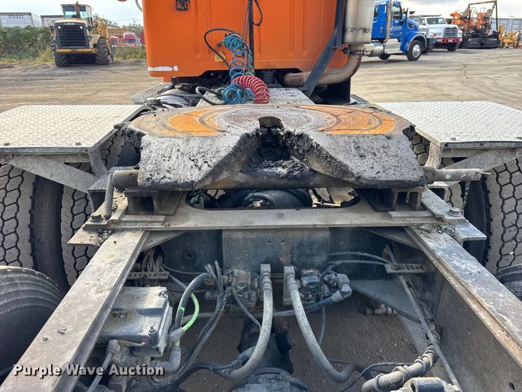 image for item EF2221 2000 International F-2574 semi truck