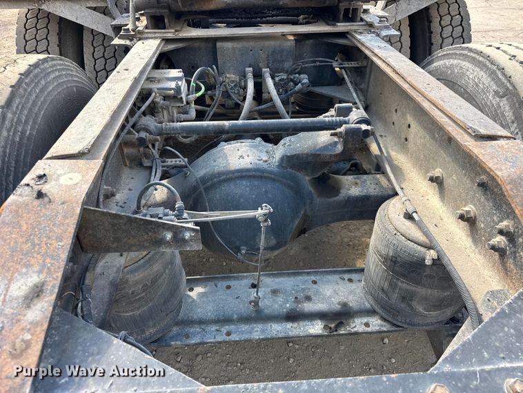 image for item EF2221 2000 International F-2574 semi truck