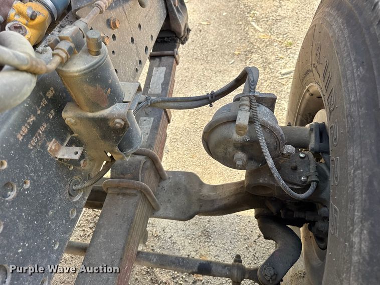 image for item EF2221 2000 International F-2574 semi truck