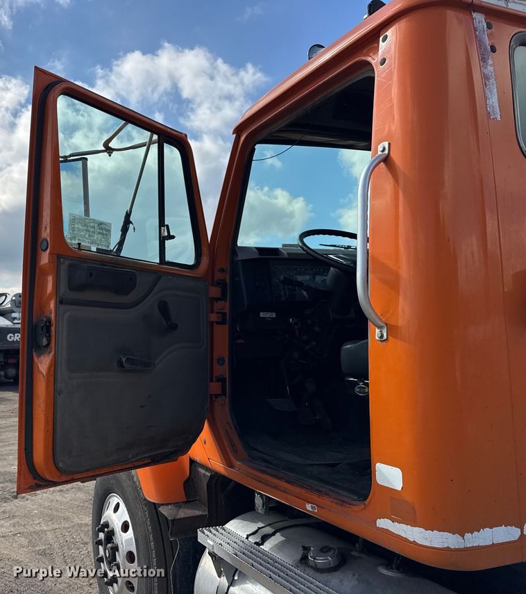 image for item EF2221 2000 International F-2574 semi truck