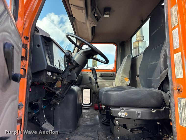 image for item EF2221 2000 International F-2574 semi truck