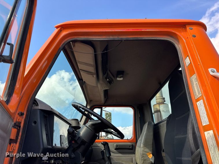 image for item EF2221 2000 International F-2574 semi truck