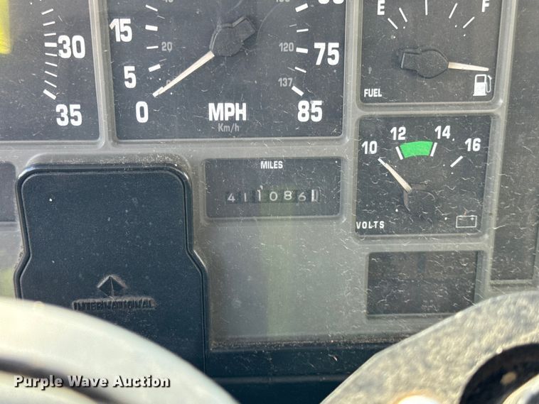 image for item EF2221 2000 International F-2574 semi truck