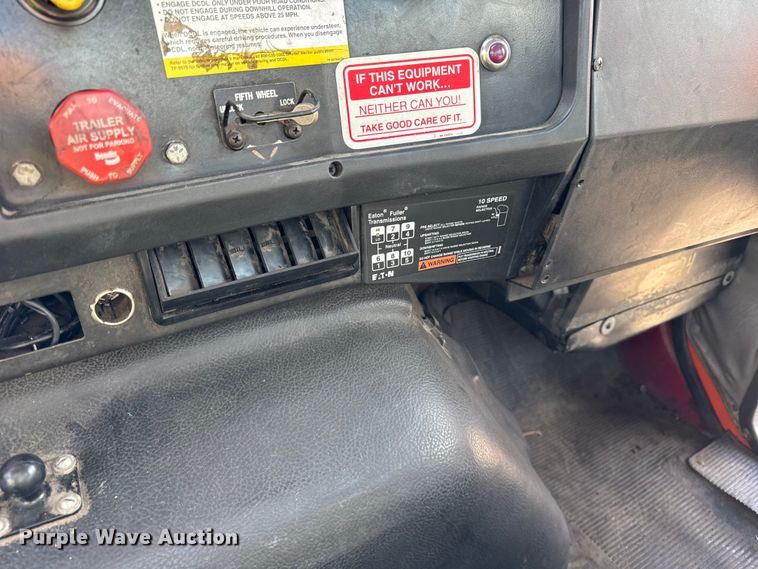 image for item EF2221 2000 International F-2574 semi truck