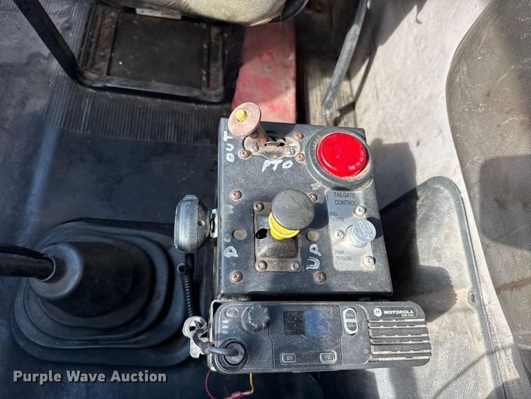 image for item EF2221 2000 International F-2574 semi truck