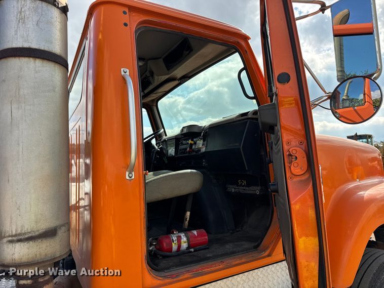 image for item EF2221 2000 International F-2574 semi truck