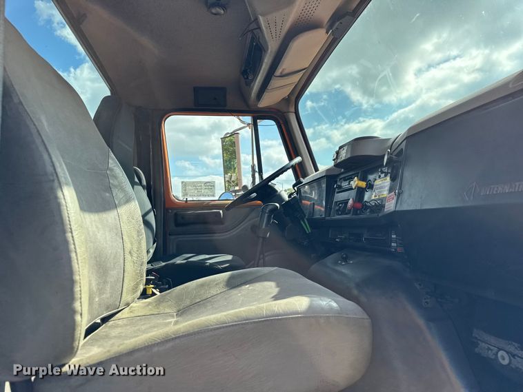 image for item EF2221 2000 International F-2574 semi truck