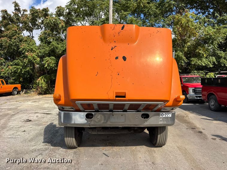 image for item EF2221 2000 International F-2574 semi truck