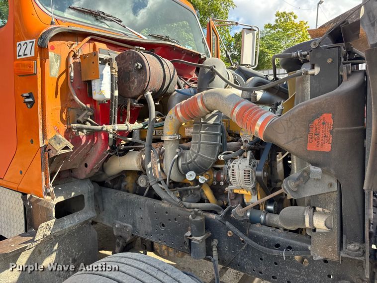 image for item EF2221 2000 International F-2574 semi truck