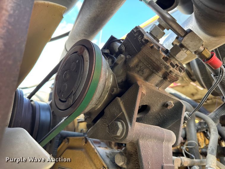 image for item EF2221 2000 International F-2574 semi truck