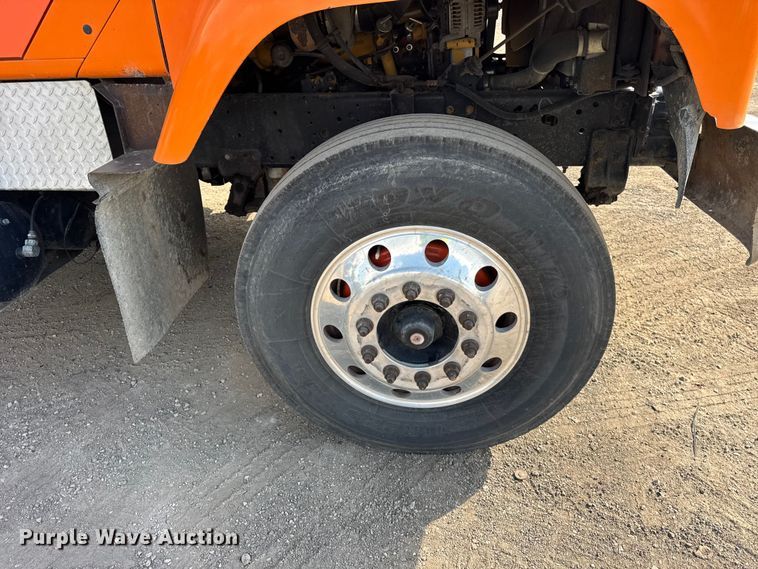 image for item EF2221 2000 International F-2574 semi truck