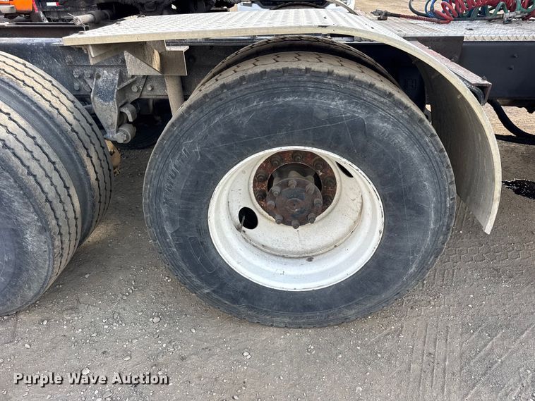 image for item EF2221 2000 International F-2574 semi truck