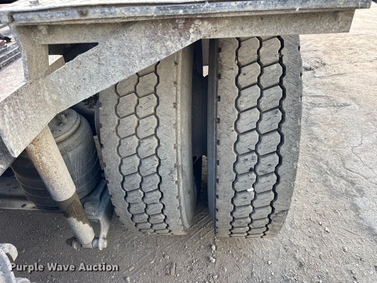 image for item EF2221 2000 International F-2574 semi truck