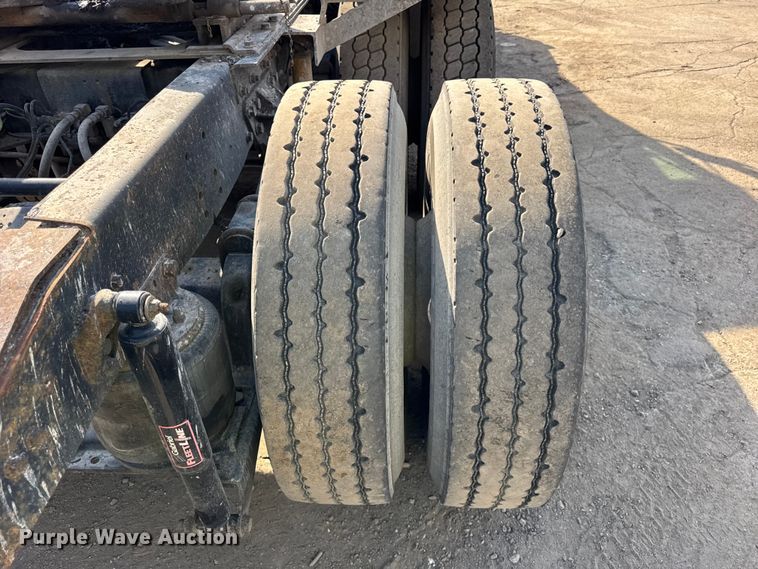 image for item EF2221 2000 International F-2574 semi truck