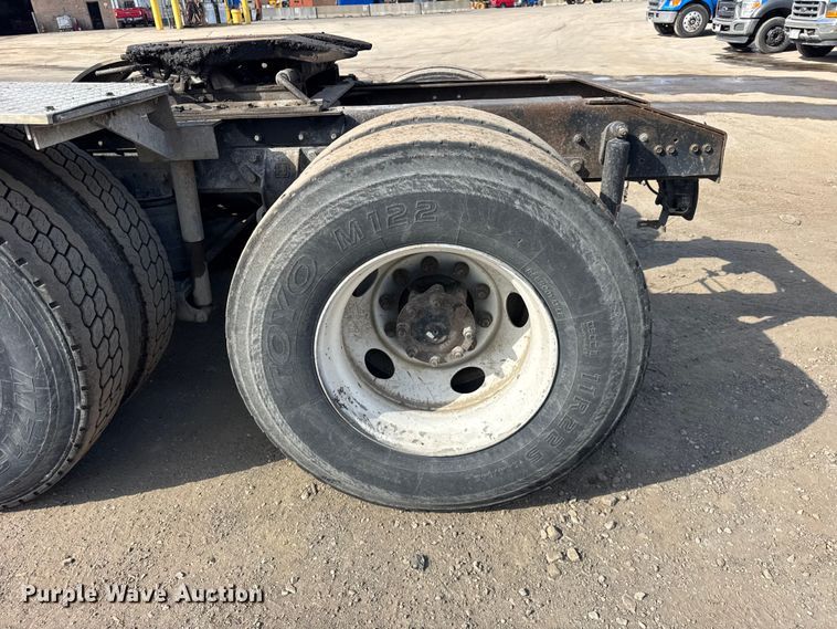 image for item EF2221 2000 International F-2574 semi truck