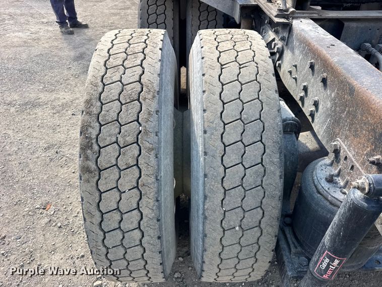 image for item EF2221 2000 International F-2574 semi truck