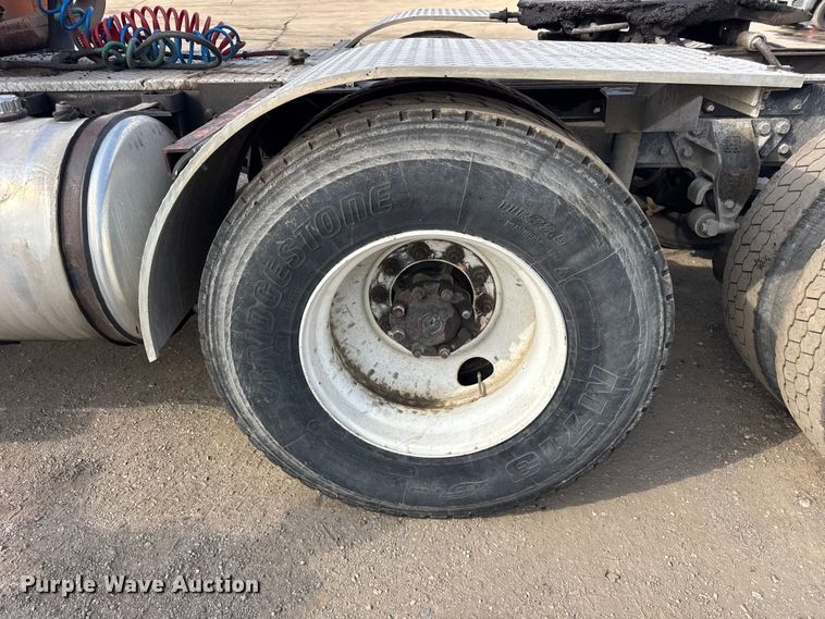 image for item EF2221 2000 International F-2574 semi truck