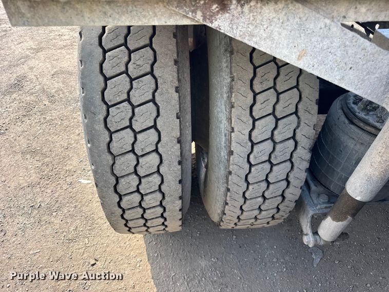 image for item EF2221 2000 International F-2574 semi truck