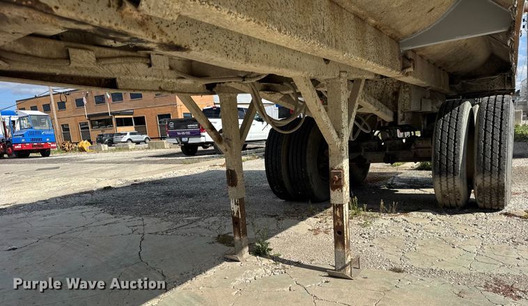 image for item EF2227 1994 Hilbilt end dump trailer